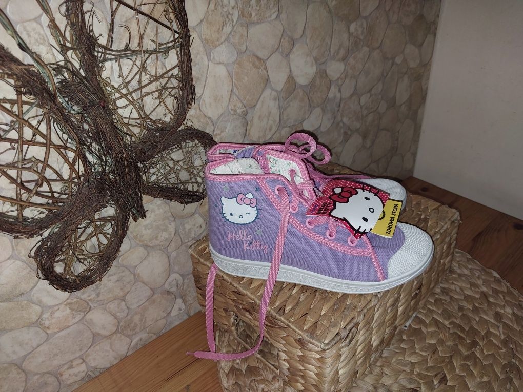Trampki dla dziewczynki ,, hello kitty,,rozmiar 33 NOWE