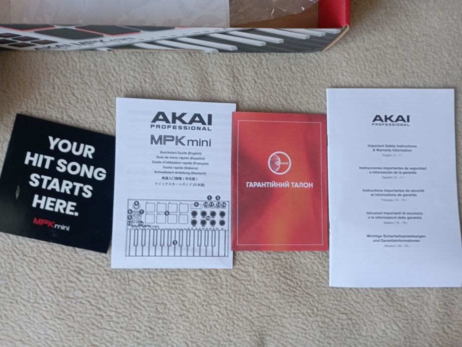 AKAI MPKmini midi клавіатура