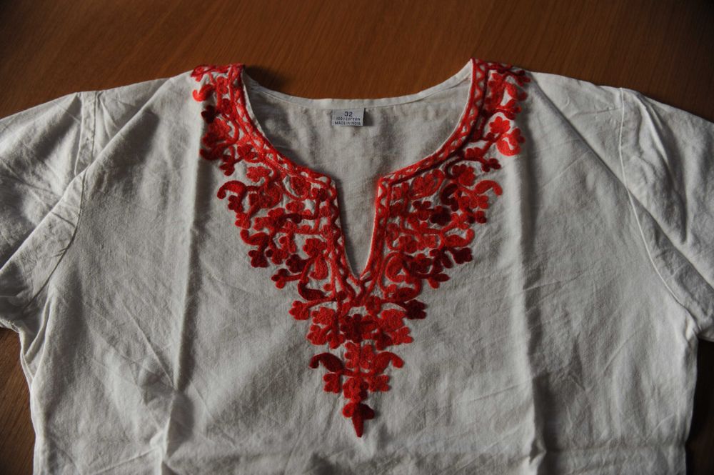 Conjunto de 2 blusas indianas com bordados (4-5 anos e 6-7 anos)