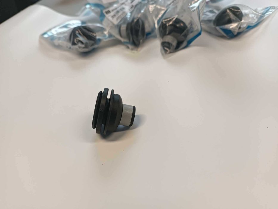 GUMA SPINKA POKRYWY Silnika Renault 1,9 1,5 Dci Megane Scenic II Clio