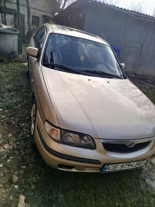 Машина повнісцьу на ходу сів поїіхав