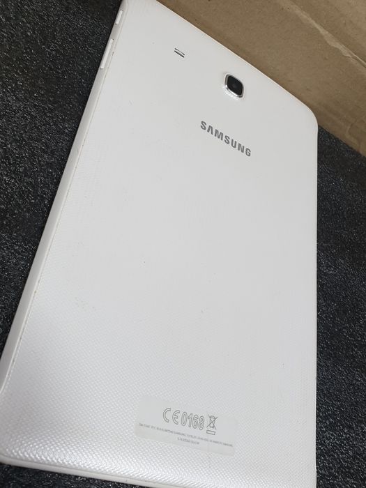 Планшет Samsung Tab E SM-T560