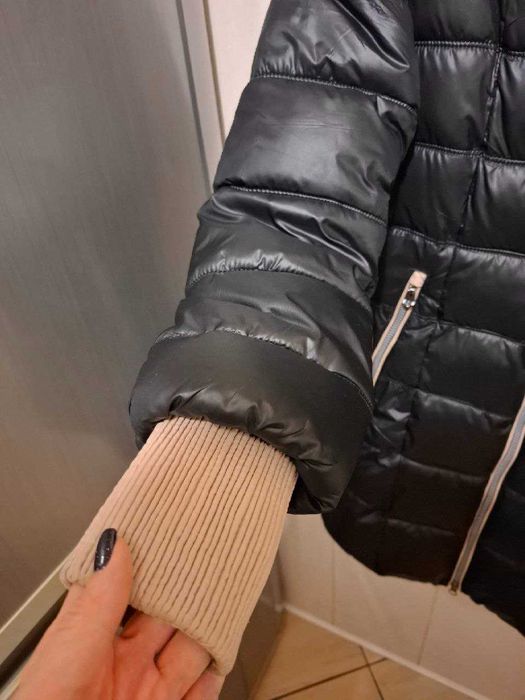 Куртка жіноча з капюшоном