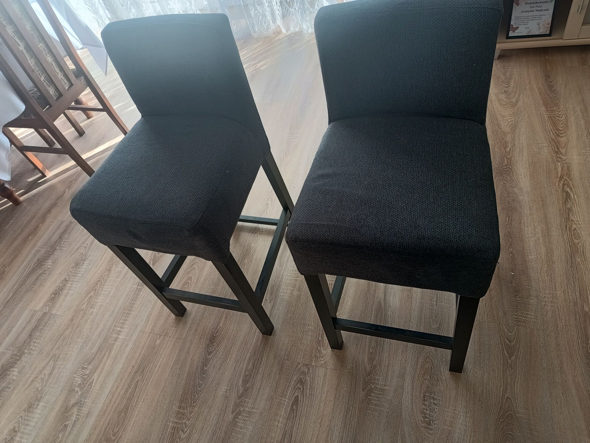 Sprzedam piękne dwa krzesła chokery