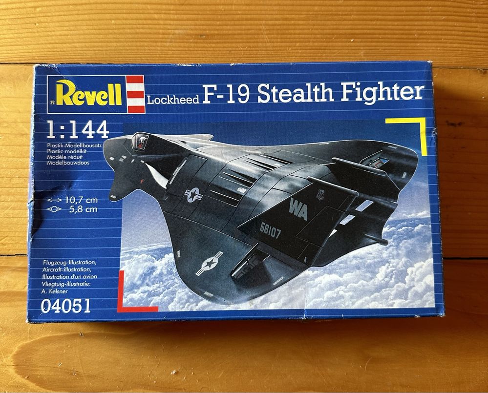 Model do sklejania Revell Lockhed F-19 Stealth Fighter