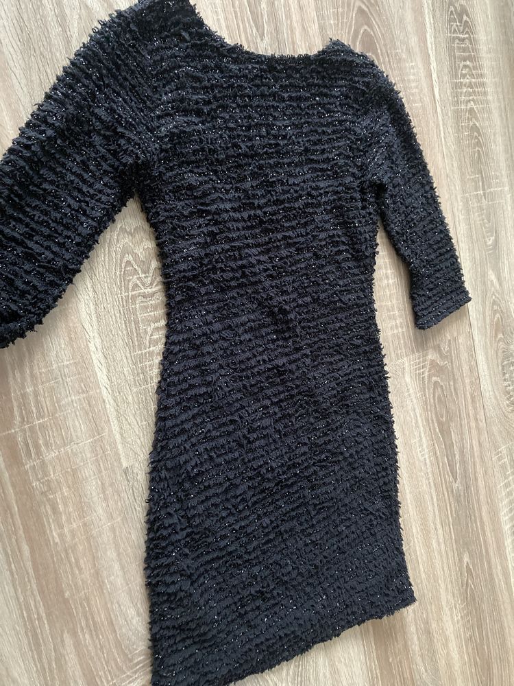 Sukienka mała czarna 34