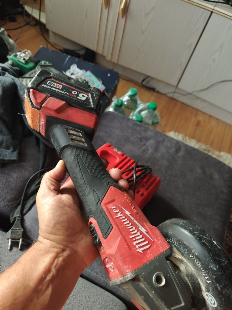 Szłiferka milwaukee fsag115xb