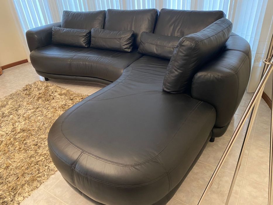 Sofa em couro preto
