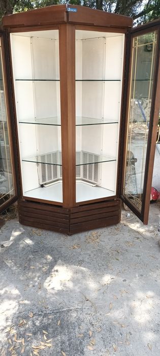 Armário de refrigeração,para sobremesa ou bebidas.