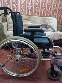 Продается складная инвалидная коляска