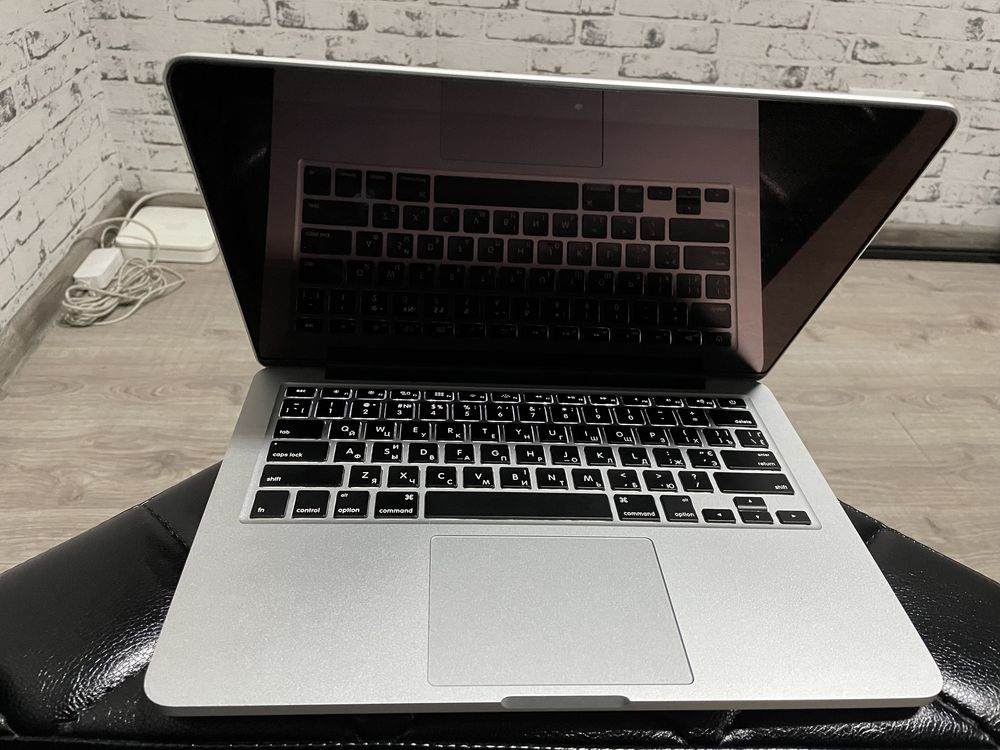 Продам MacBook Pro (с дисплеем Retina, 13 дюйм., начало 2015 г.)