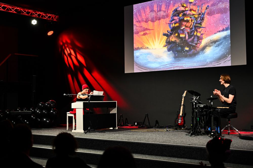 Заняття на фортепіано, гітарі, барабанах та вокалу. Музична школа