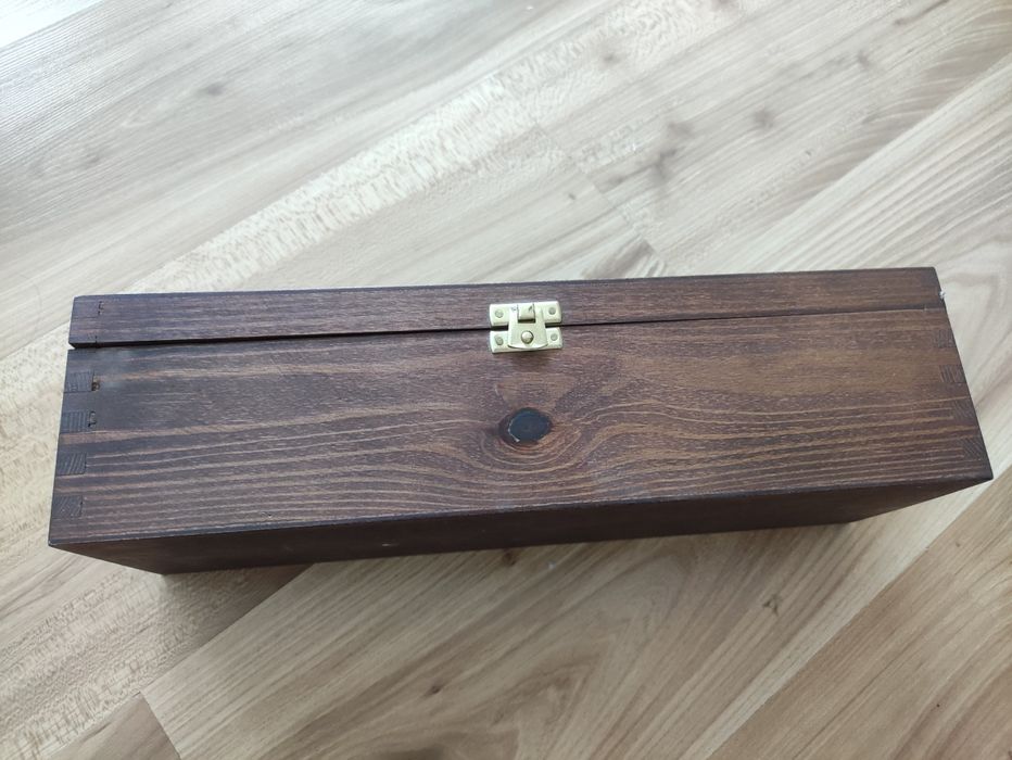 Drewniana skrzynka na wino