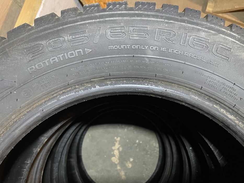 Nokian Snowproof C 205/65R16C komplet zimowy
