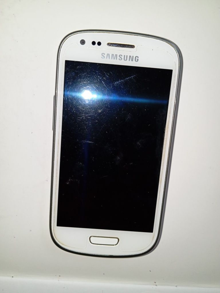 Telefonu Samsung GT-I8190N