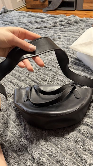 Шкіряна сумка в чорному кольорі