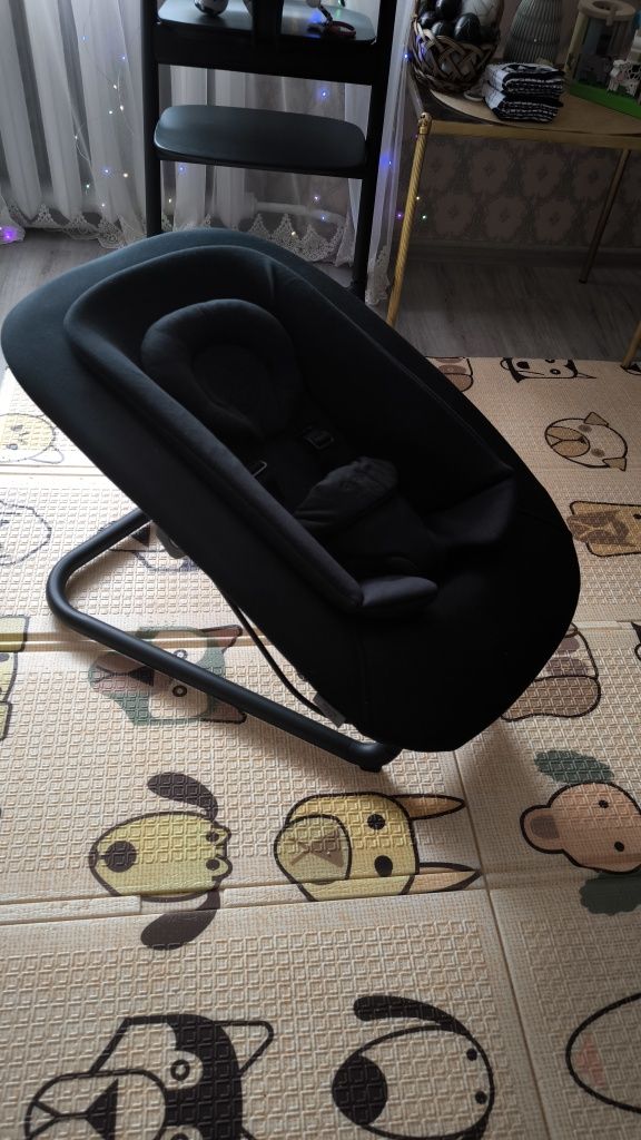 Баунсер Cybex lemo black