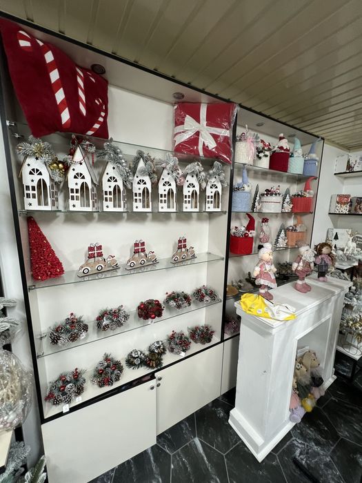 Торгові Вітрини, стелажі