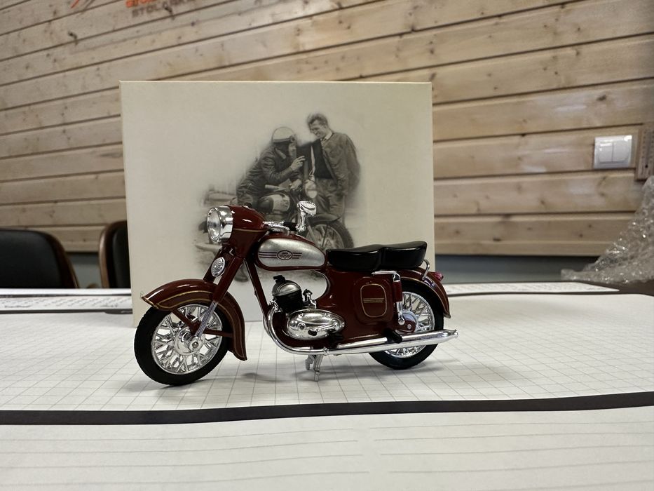 Model Jawa 354 (1:24)