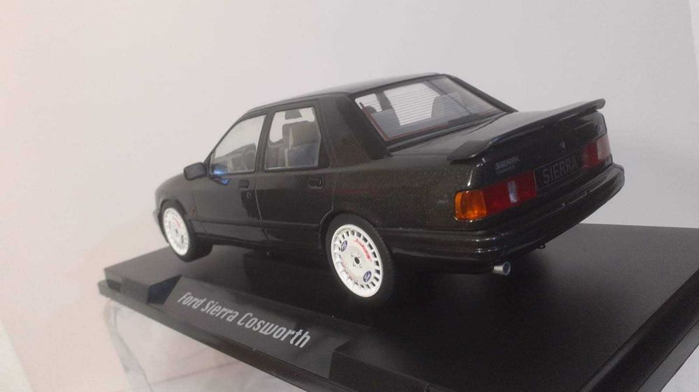 1/18 Ford Sierra Cosworth - MCG