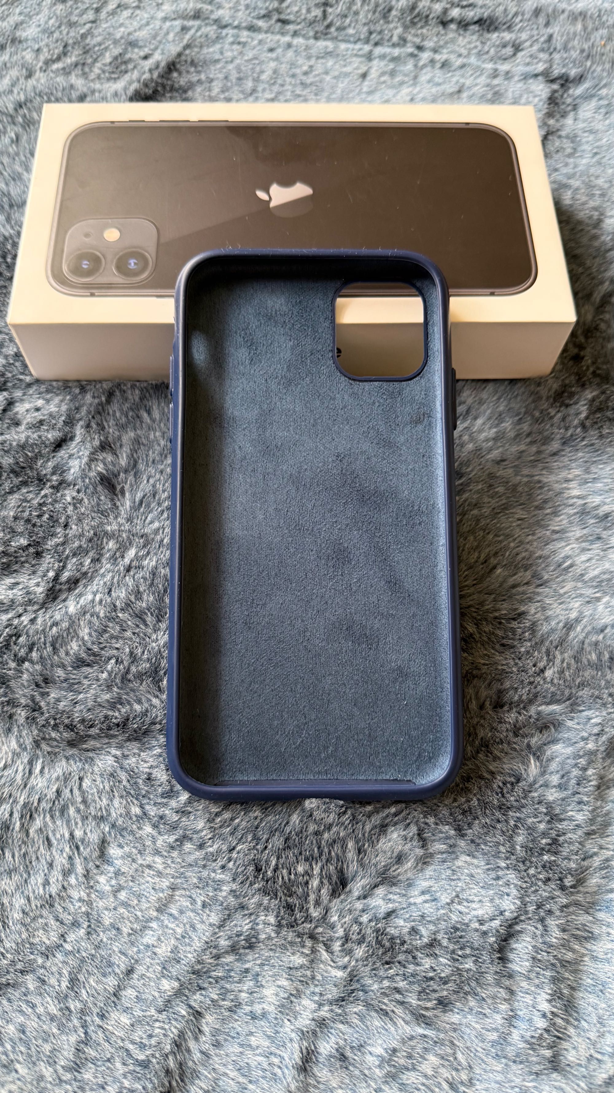 IPhone 11, 64 GB + etui