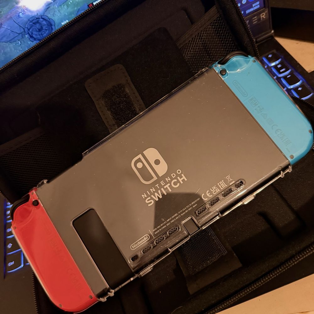 Nintendo Switch + 2 Jogos