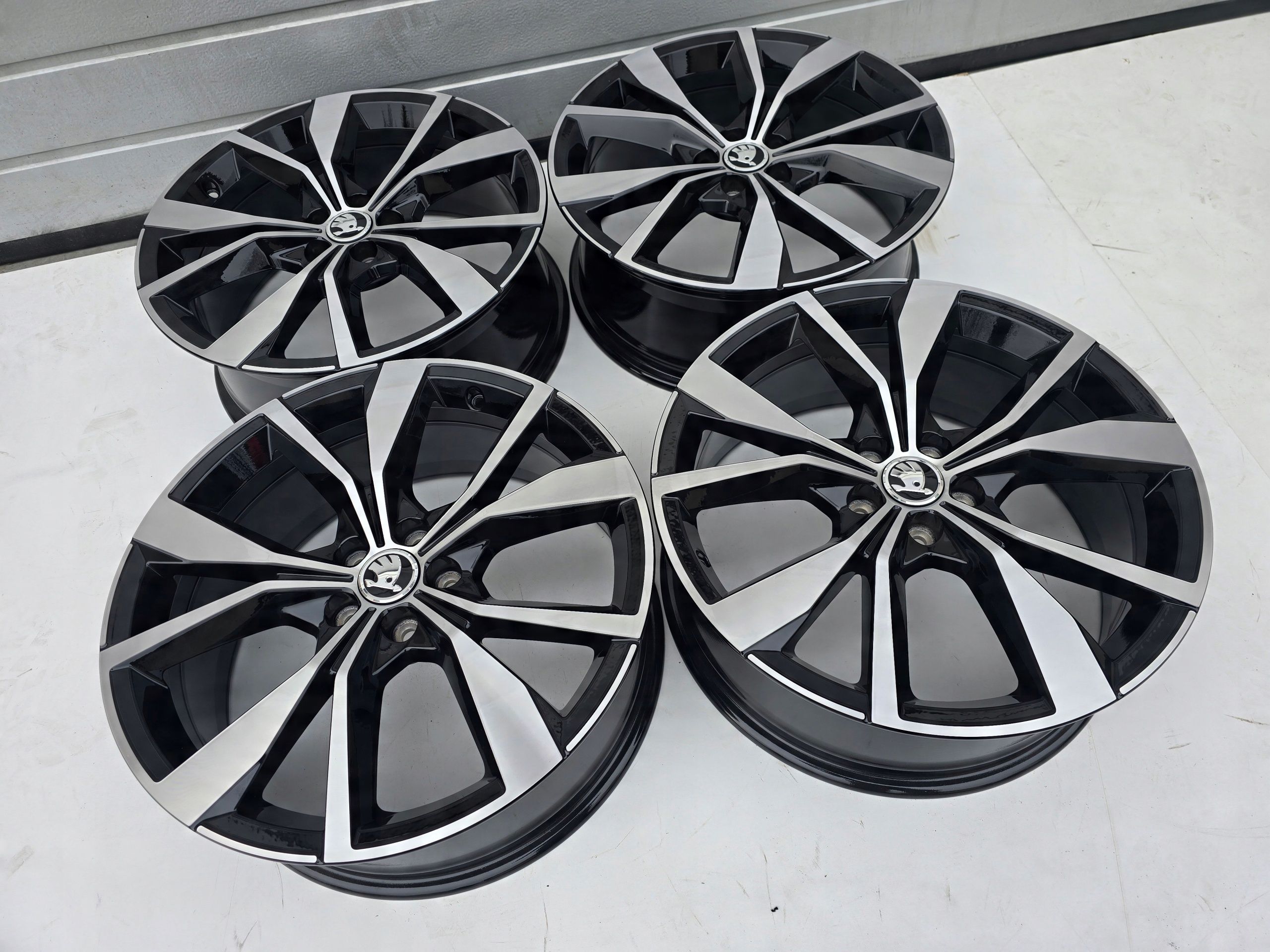 Skoda Scala Kamiq Fabia 18'' 5X100 ET39 7J Nowe 4X