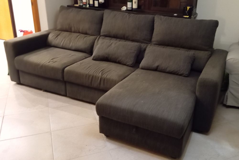 Sofá chaise longue com arrumação