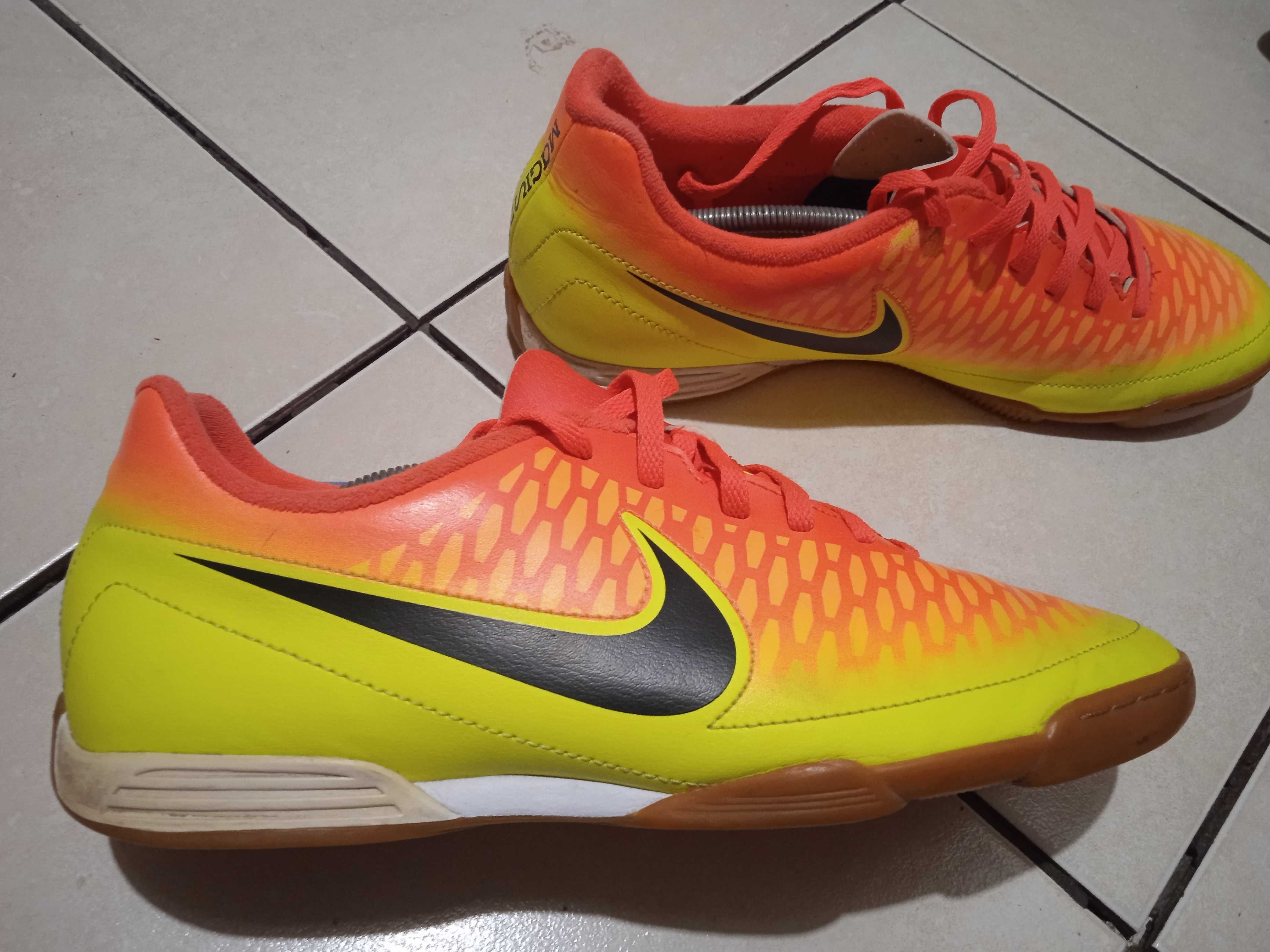 Hala * NIKE Magista Ola IC * rozm 44 * ORYGINALNE - jak nowe