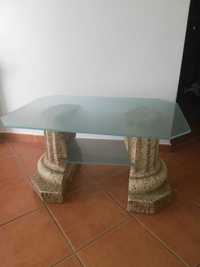 Mesa de sala de estar em pedra