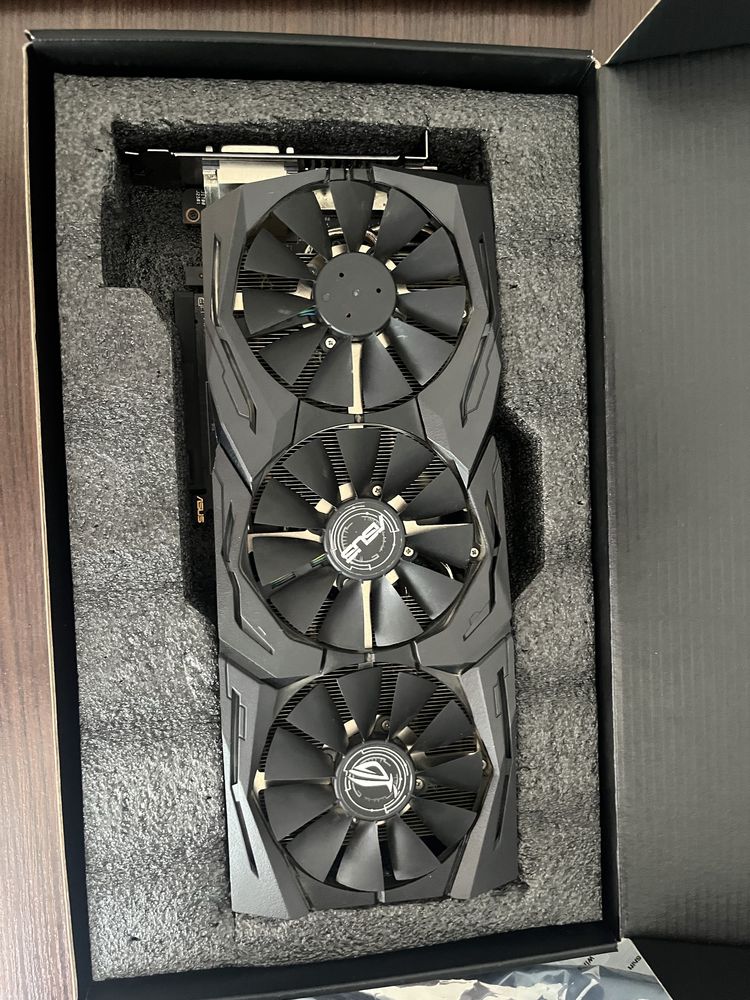 Продам СРОЧНО відеокарту 1070 asus roc strix