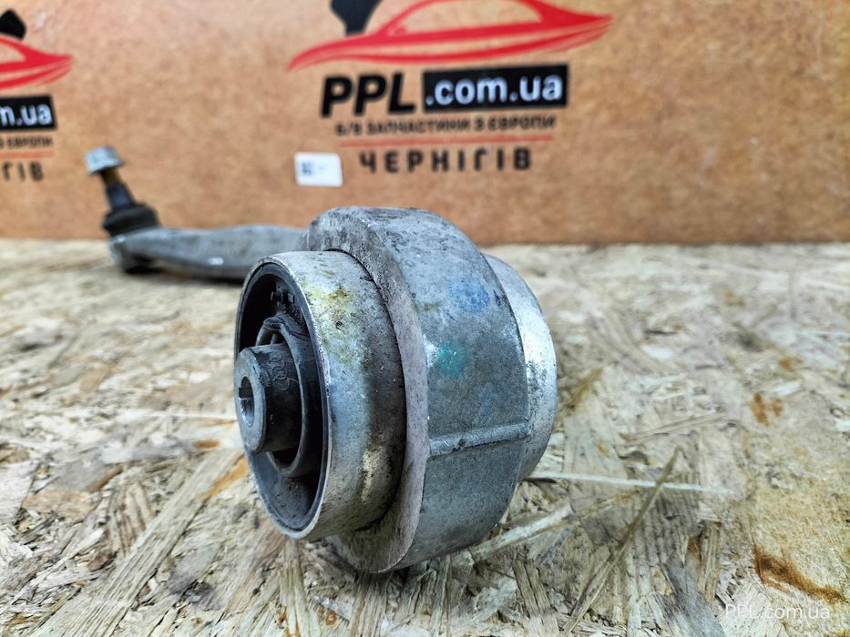 Audi A4 B8 2007-2015 рычаг передний правый 8K0407696C