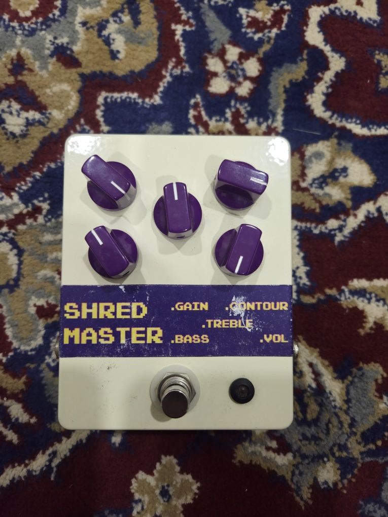 Pedal simular a um Marshall Shread Master