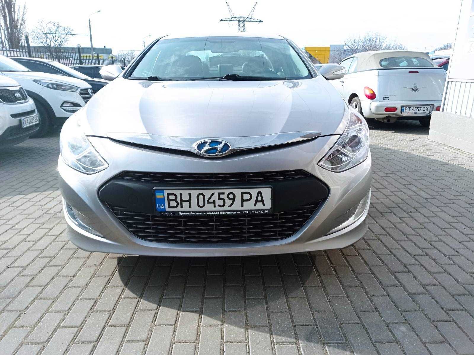 Hyundai Sonata 2013 року 2,4 л./гібрид