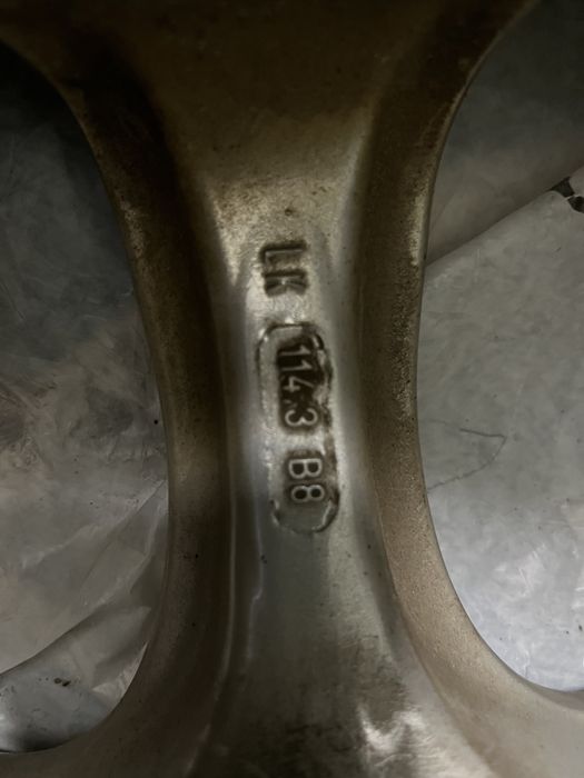 Комплект 215/60/17 зимових шин з дисками , в хорошому  стані.