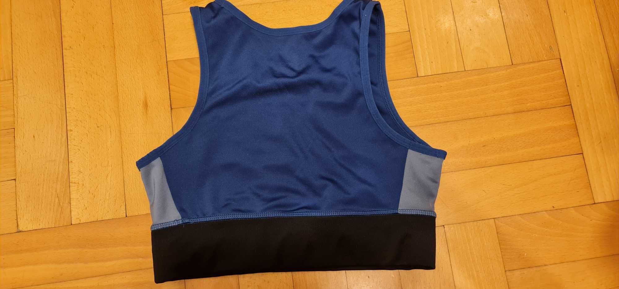 B. Biustonosz sportowy Reebok rozmiar S