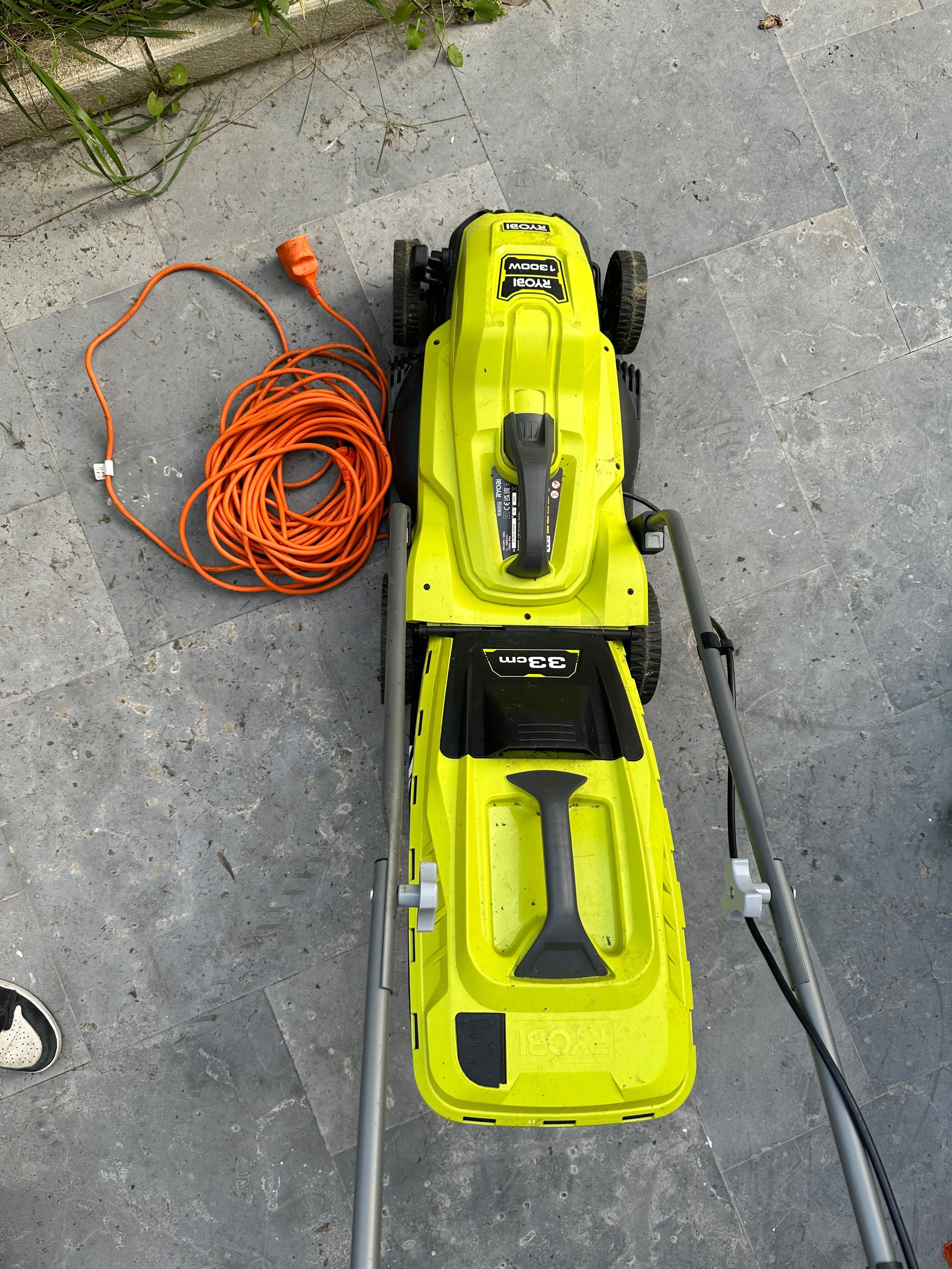 Cortador de relva elétrico RYOBI RLM3313A 1300W