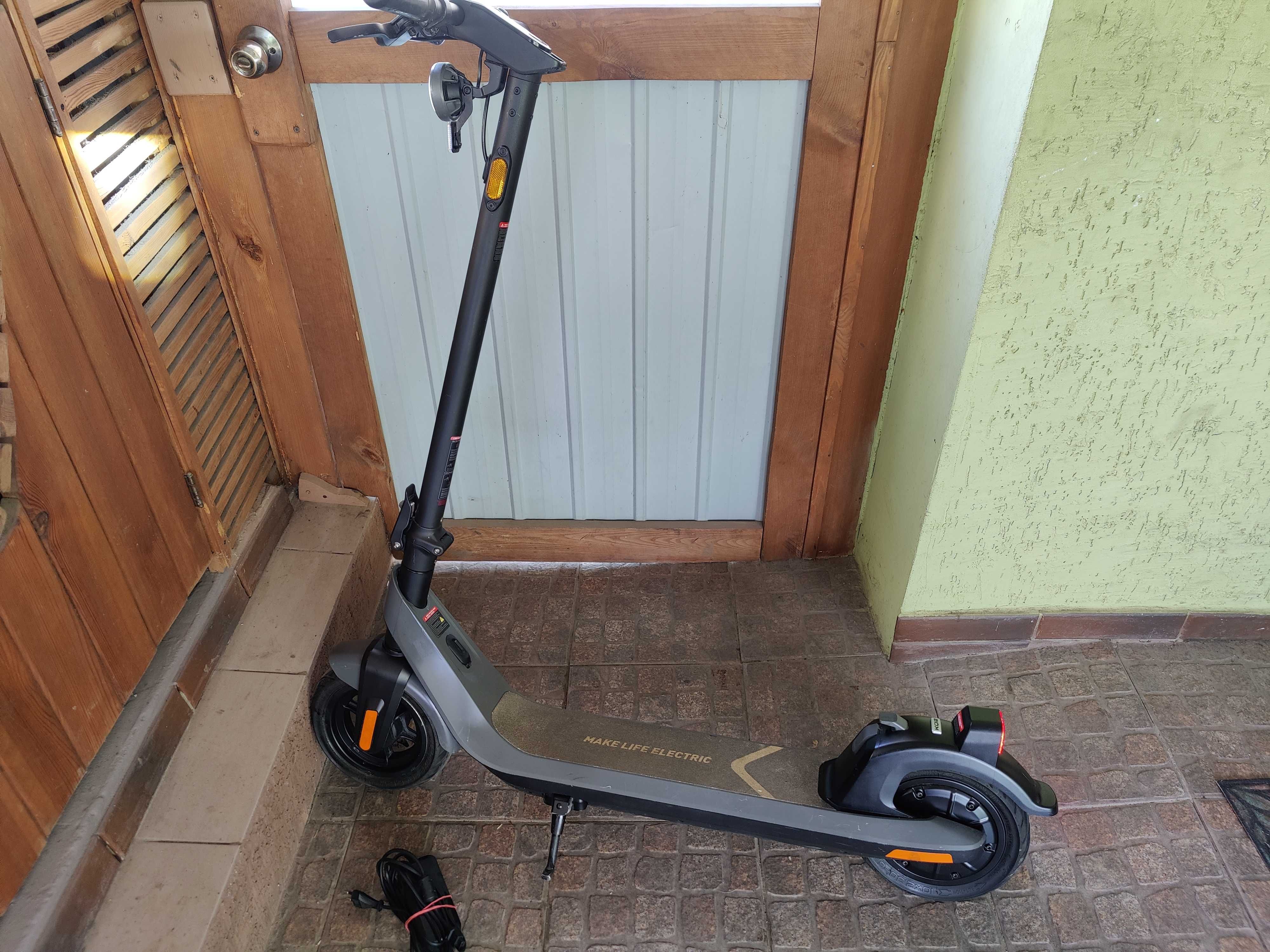 Электросамокат NIU Kick Scooter KQi2 Pro