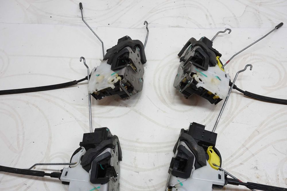 Замок двері Chevrolet Equinox \Шевроле Еквінокс 2.4 (2010-2016)