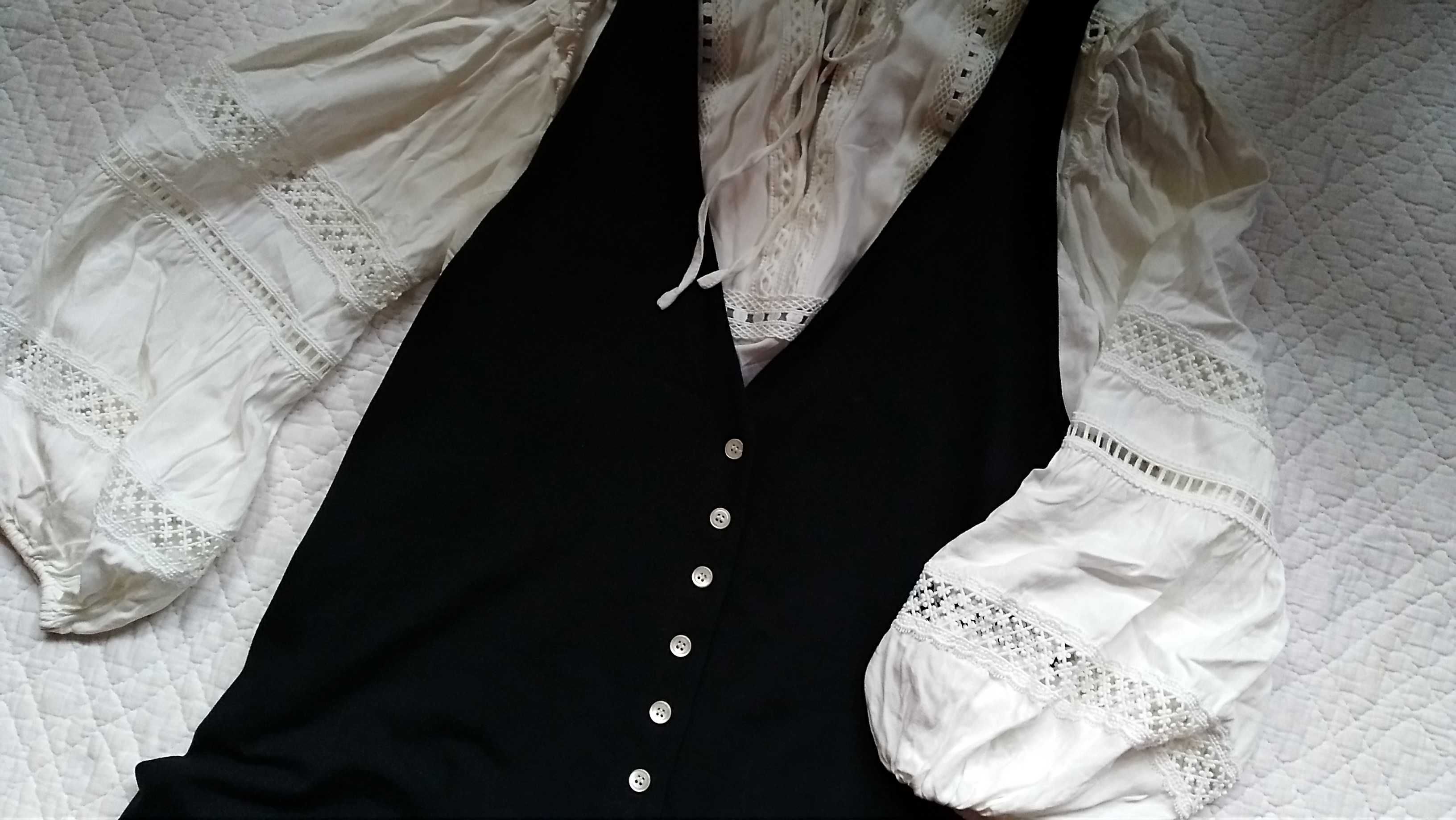 LAUNDRY czarna długa narzutka/kamizelka lycra guziki grunge goth 38 M