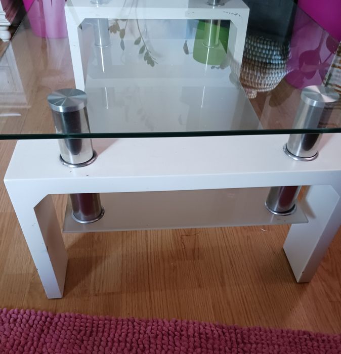 Mesa de centro em vidro e lacada de branco