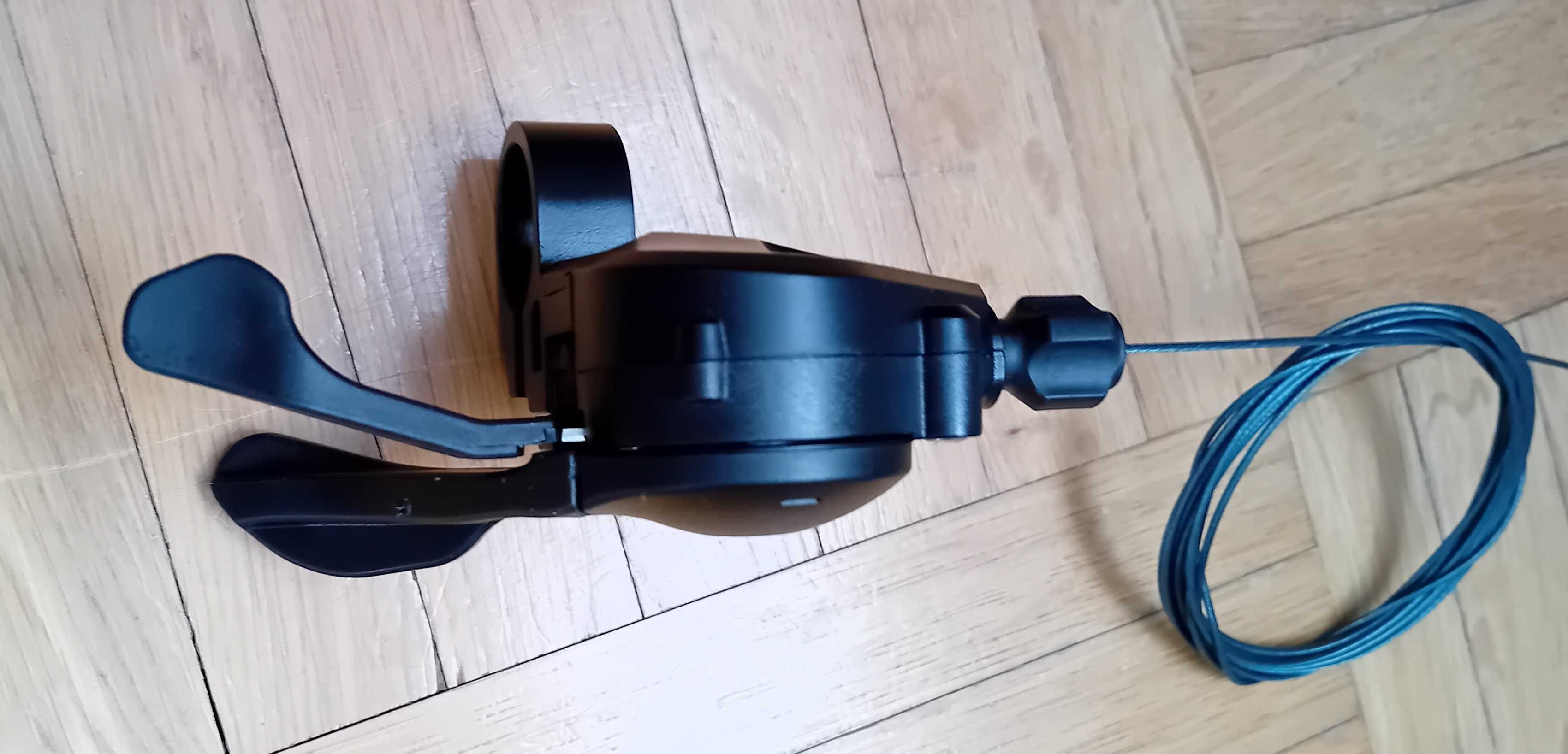 Manetka,dźwignia przerzutki Shimano Alivio SL-M3100 prawa, 9-biegowa.