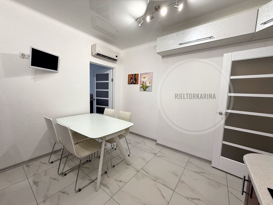 «ЖК Рівʼєра» Намив 2к велика квартира в продажі з усім