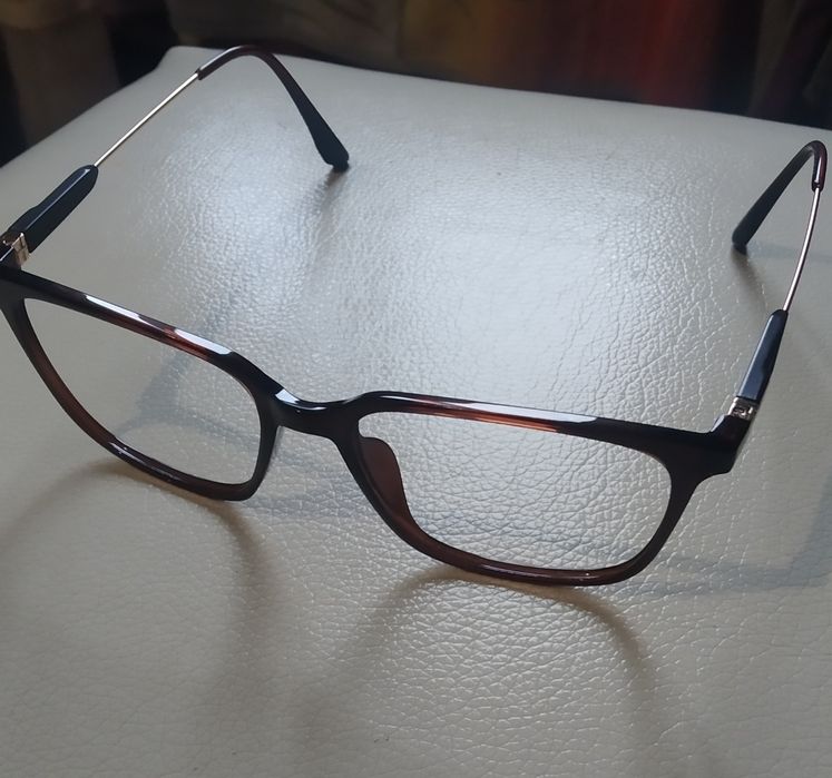 Окуляри. Оправа. Для лінз. Для зору.