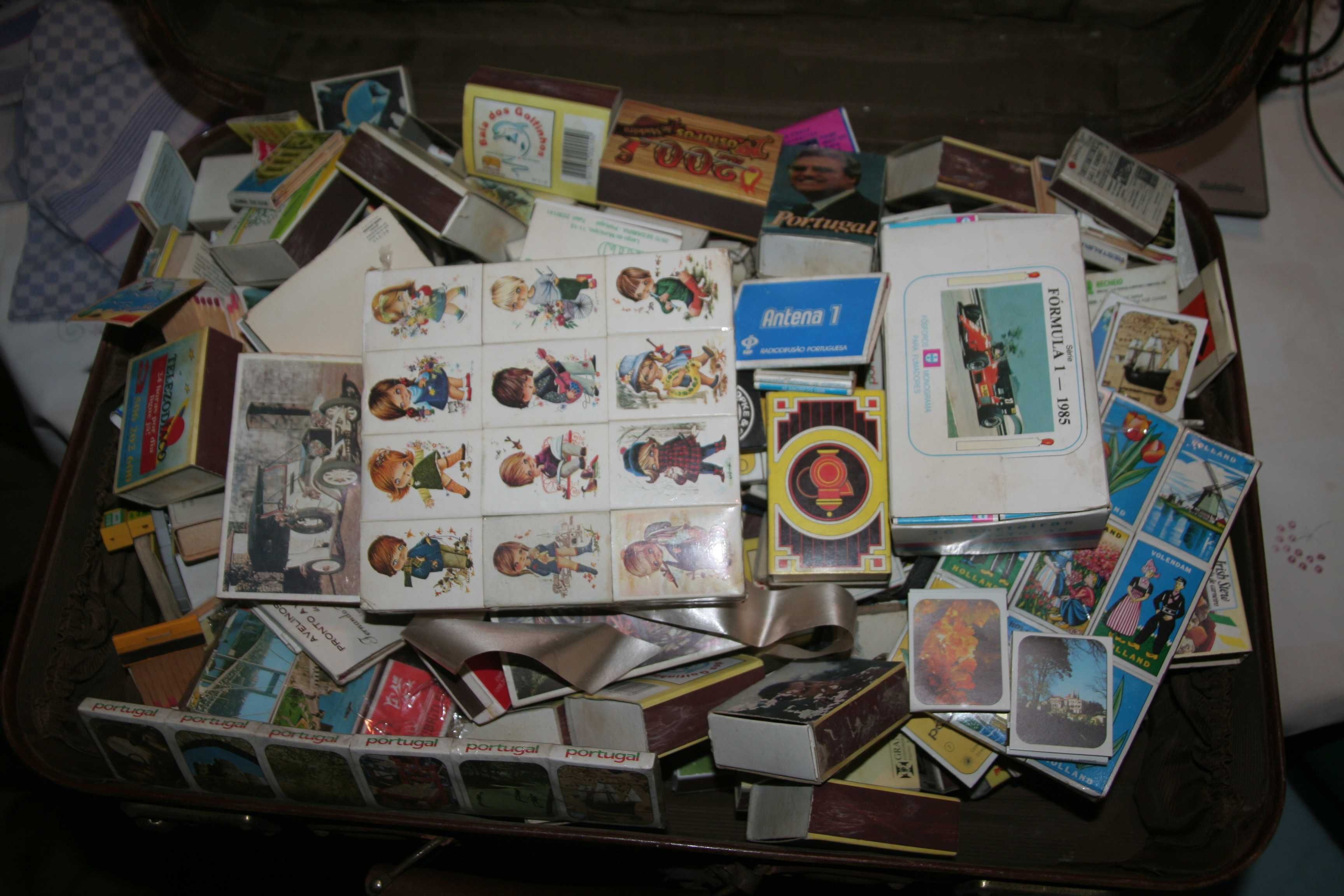 Coleção caixas de fósforos de vários países com mais de 30 anos