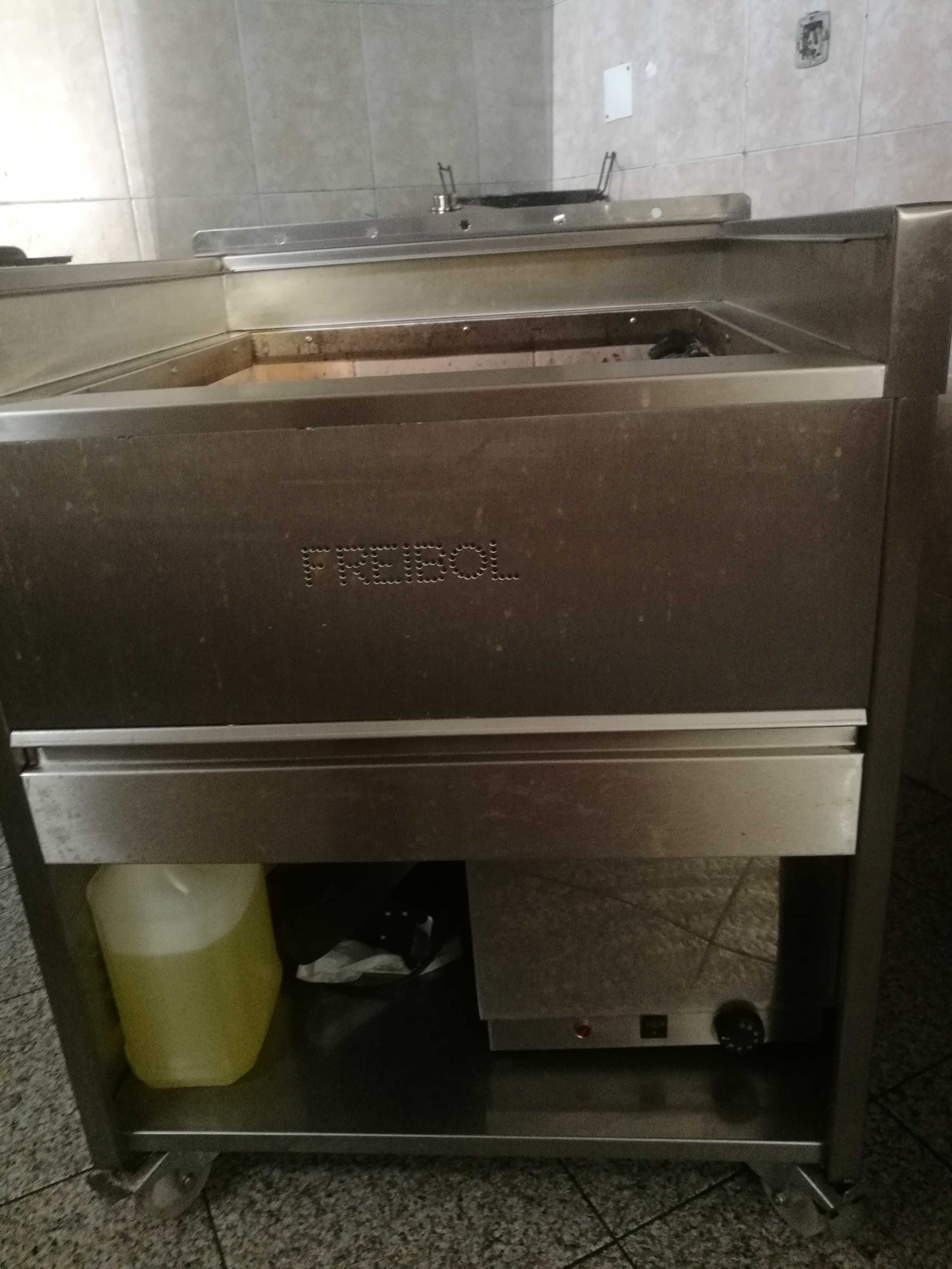 Churrasqueira a carvão (preço até 31 dezembro)