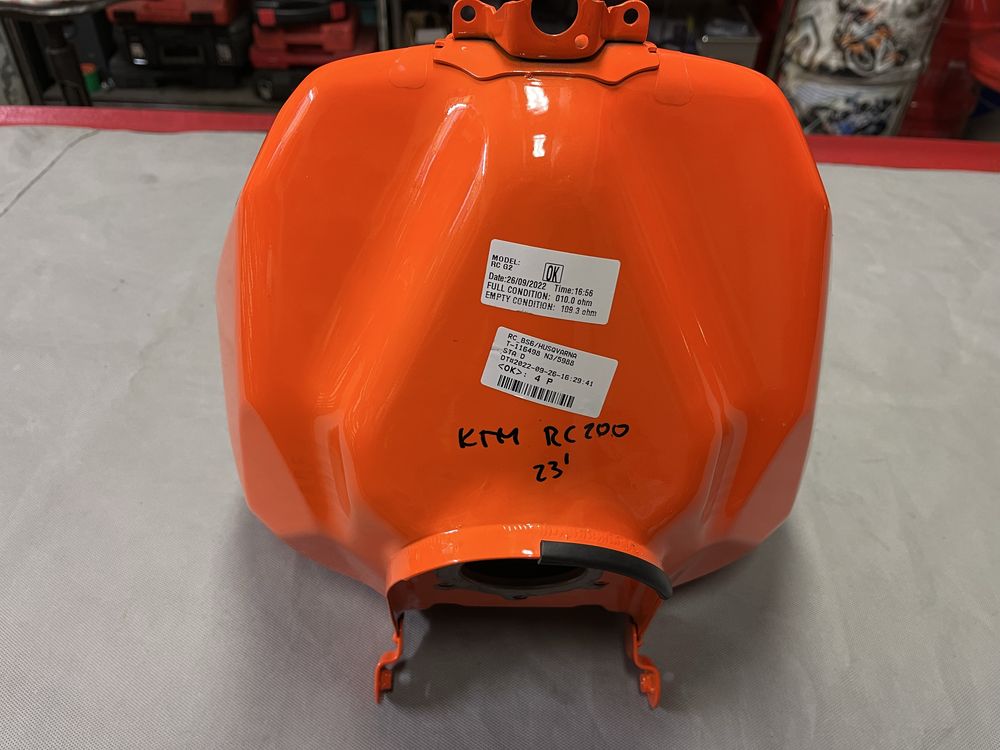 KTM RC200 23r zbiornik paliwa nowy