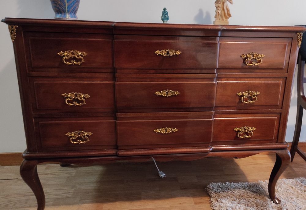 Cómoda de quarto estilo clássico