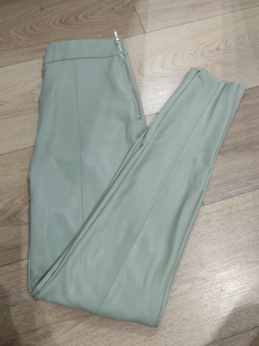 Zielone skórzane spodnie marki Amisu