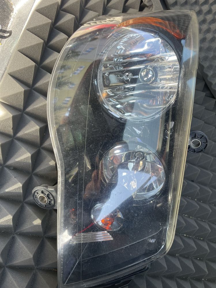 Dodge Grand Caravan 2011-20 lampa reflektor oryginal prawa